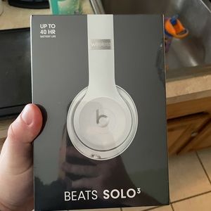 Beats solo 3 wireless head phones